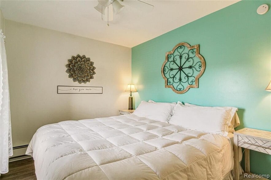 Building Photo - 7187 Silver Lake Rd