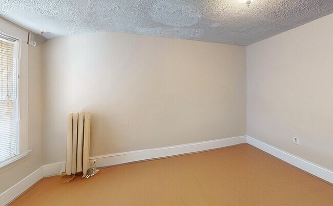 Building Photo - 16 Templeton Pkwy