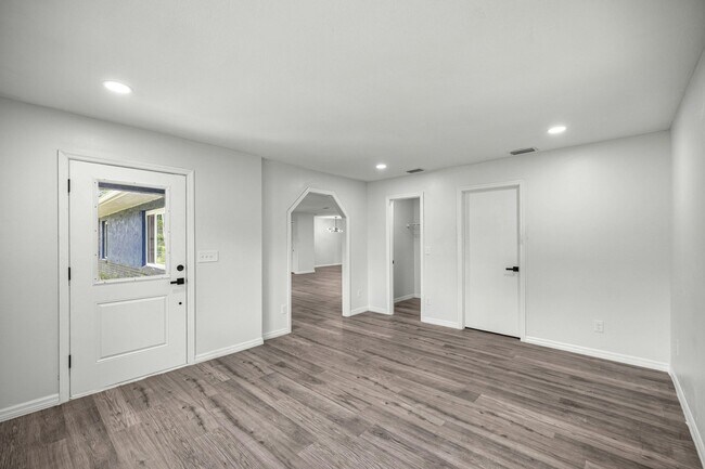 Building Photo - 5 Bahia Court Trce