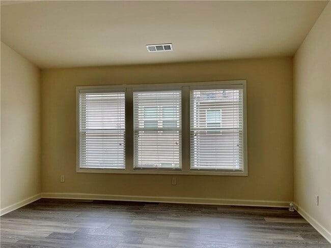 Building Photo - 2660 Maple Leaf Terrace