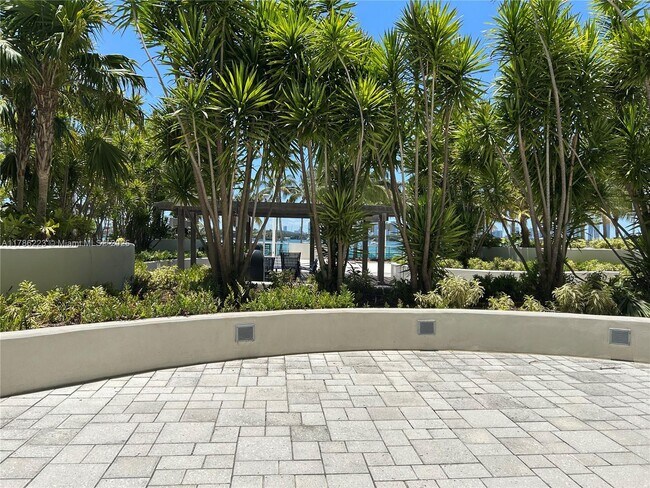 Building Photo - 1500 Bay Rd