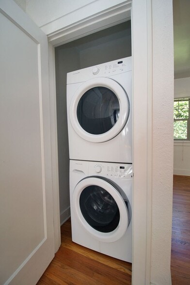 Building Photo - 2905 SE Alder St