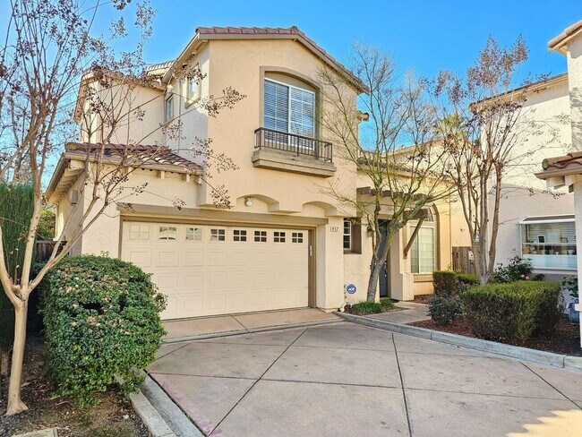 Building Photo - Charming 4 Bed 3 Bath Townhome near Santana Row Available Now!!