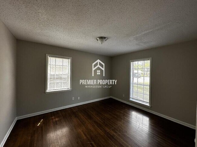 Building Photo - 3044 S Mendenhall Rd