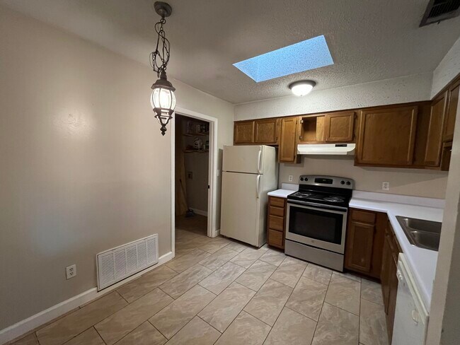 Building Photo - 1501 Green Acres Blvd