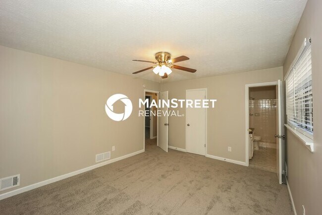 Building Photo - 4 Bedroom Pet-Friendly Home in MORROW, GA with Main Street Renewal