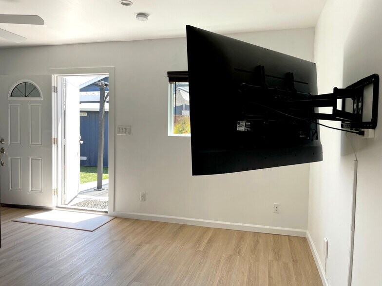 Mounted TV rotates toward potential "couch" sitting area - 3541 Helms Ave
