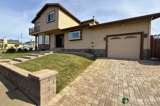 Building Photo - Beautifully Remodeled 4 Bed Home with Loft + Prime Location