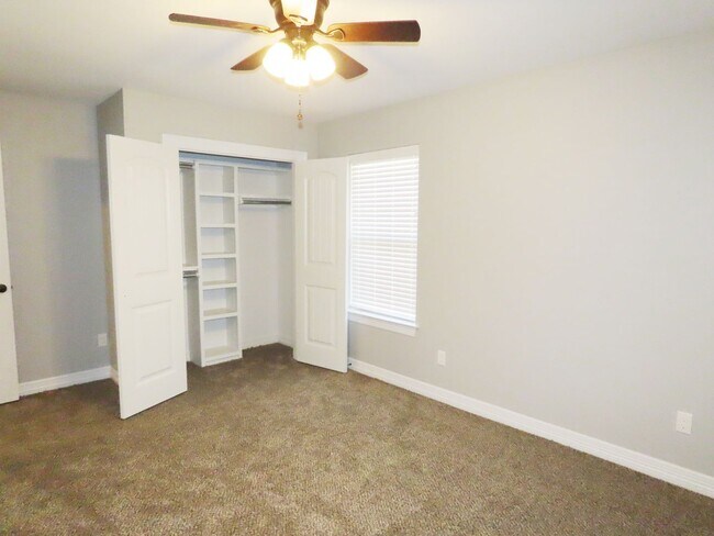 Building Photo - Stunning 4 Bedroom, 2 Bath Home in Lindale