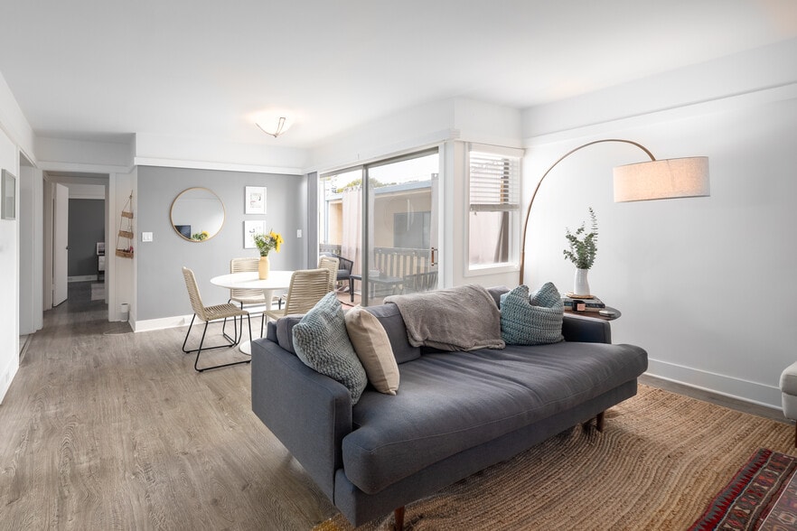 Living Room - 2807 Highland Ave