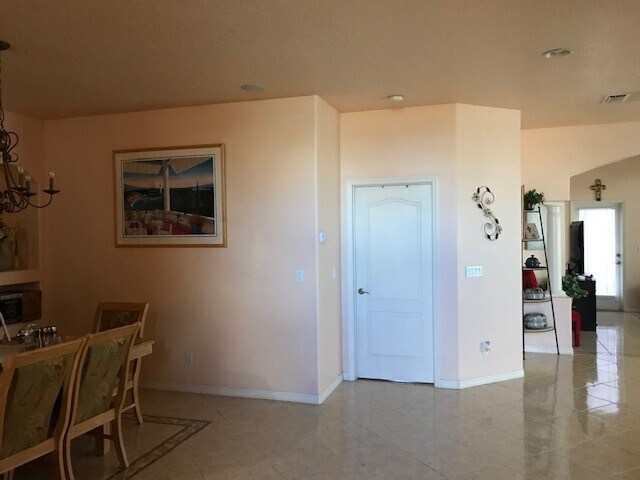 Building Photo - 4320 Aberdeen Cir