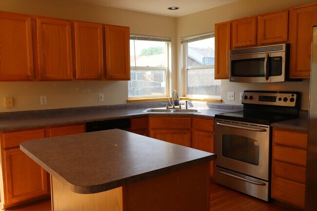 Building Photo - Bright & Spacious Single-Family Home in Great Location + $200 Off First Months Rent!