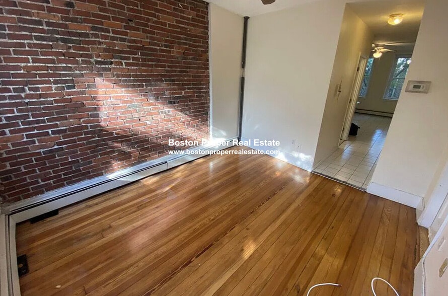 Building Photo - 48 Garden St