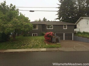 Building Photo - Amazing 4 Bedrooms, 2 Bathrooms, House in ...