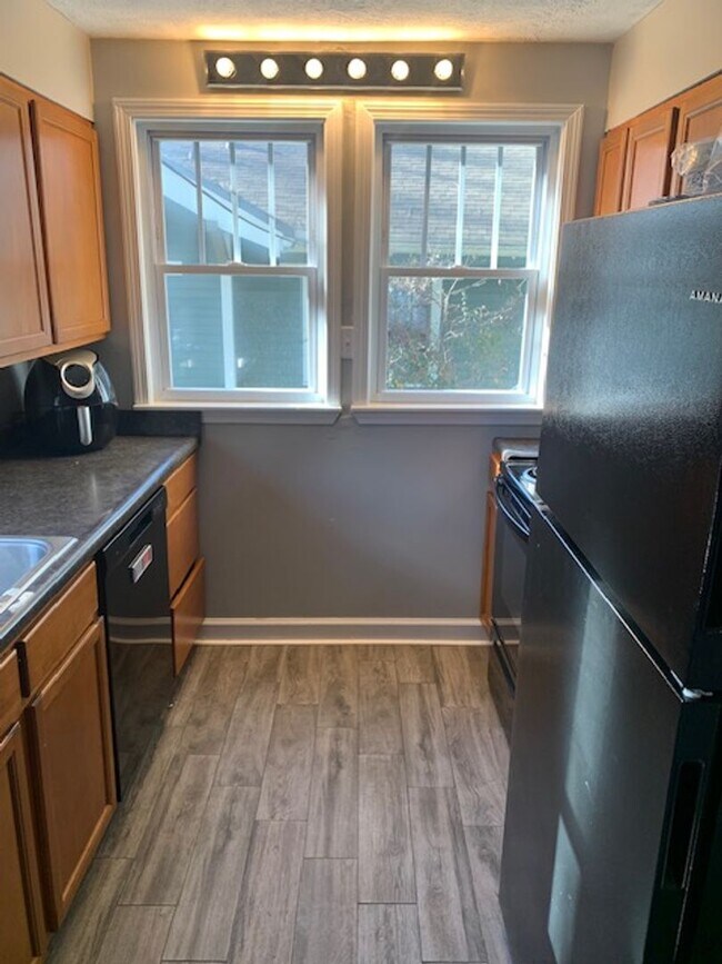 Building Photo - Beautiful 5 bedroom Home Located Near IU! ...