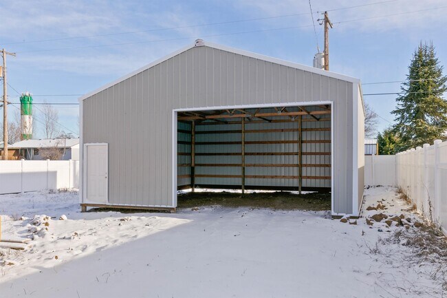 Building Photo - 1027 S Beeman St
