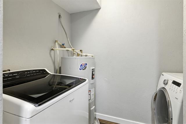 Building Photo - 2307 Montclair Dr
