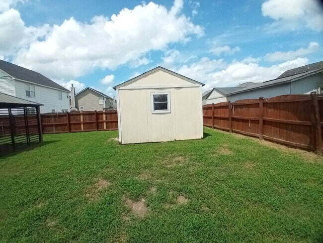 Building Photo - 565 Batty Way
