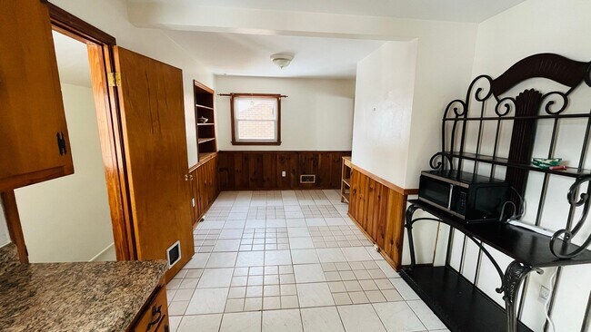 Building Photo - Ranch Style 4bed/2bath