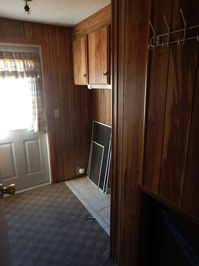 Building Photo - 2 Bedroom Manufactured on South End of Prineville, Close to Hospital - Available Mid May!