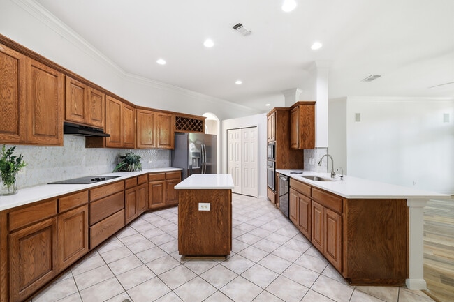 Building Photo - 26 Silverhorn Dr