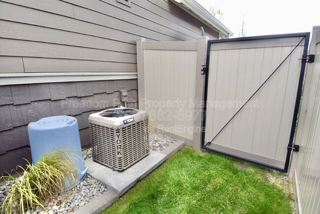 Building Photo - 7763 N Hibiscus Ln