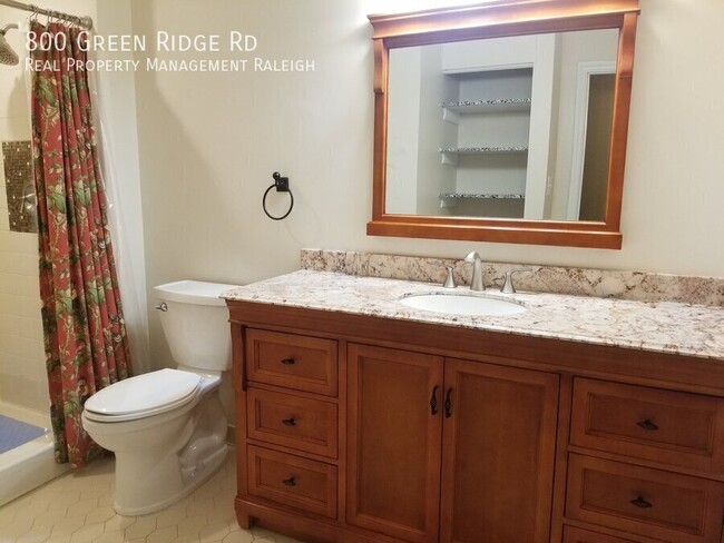Building Photo - 800 Green Ridge Dr