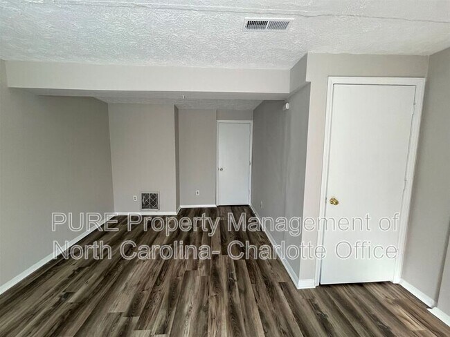 Building Photo - 9445 Lexington Cir