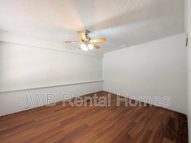 Building Photo - 28 33rd St W