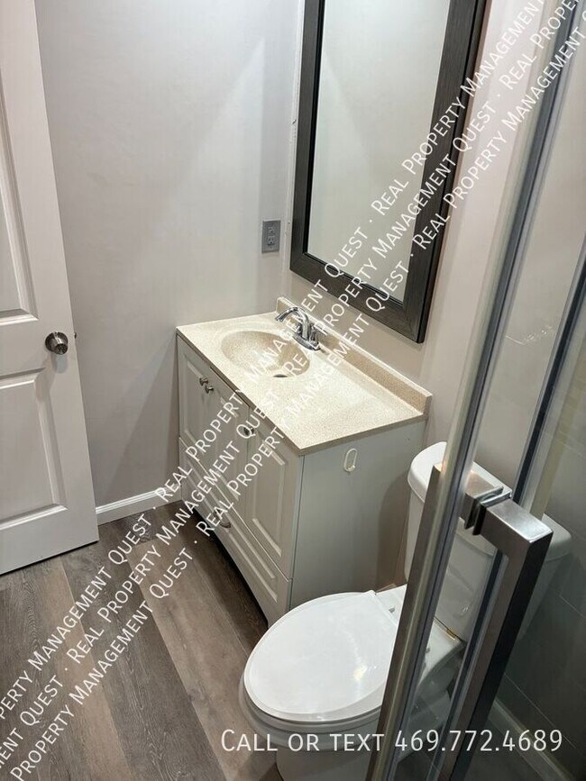 Building Photo - 802 Netherland Dr