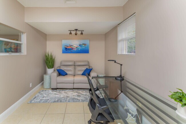 Building Photo - 7572 Silver Woods Ct