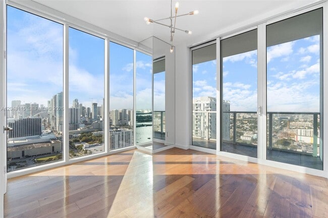 Building Photo - 2020 N Bayshore Dr