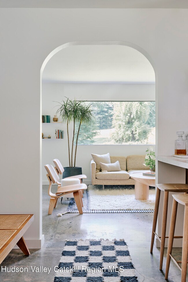 Building Photo - 35 Race Track Rd