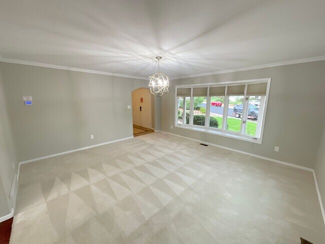 Building Photo - 4 Bedroom Home Available Near S Academy Bl...