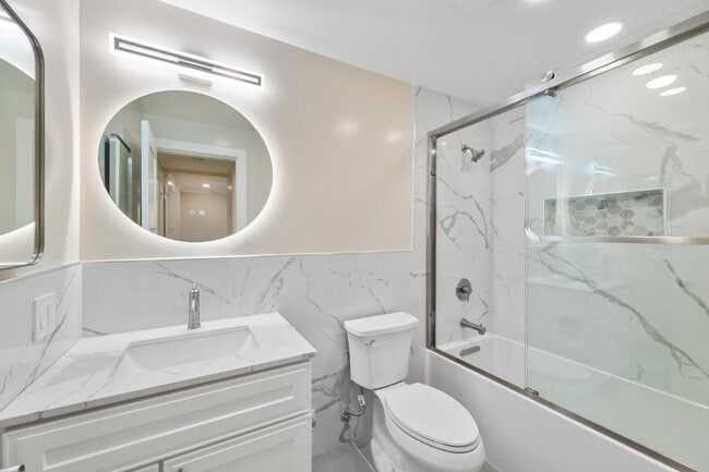 Building Photo - 2546 35th Ave