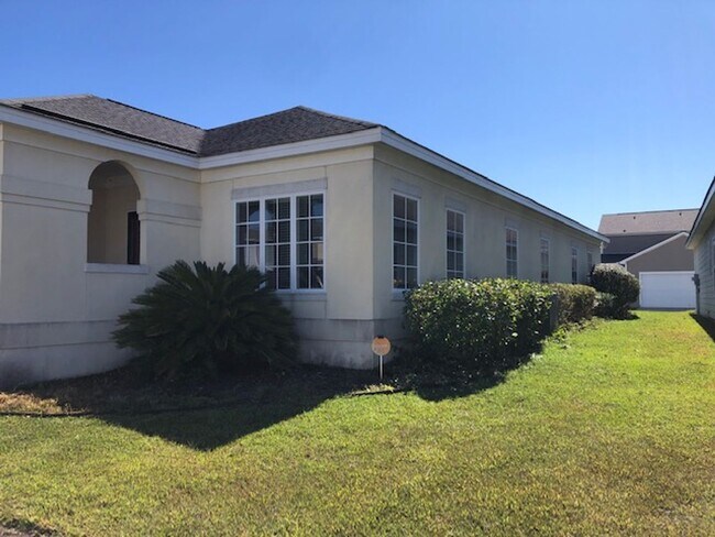 Building Photo - 237 Dogwood Cir