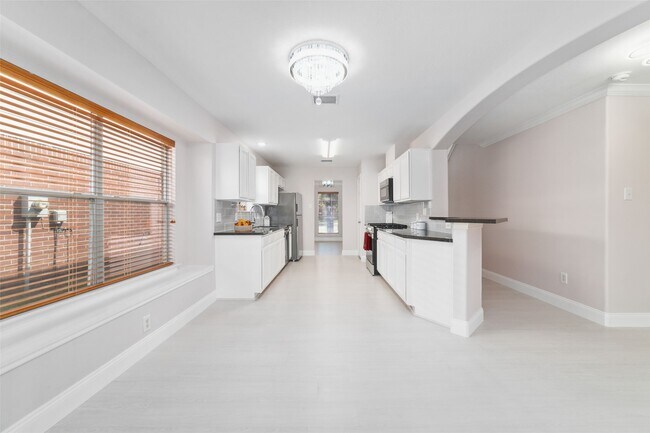 Building Photo - 8330 Malin Ct