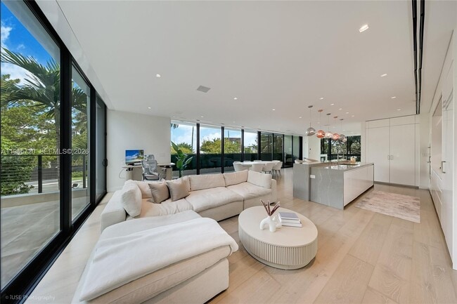 Building Photo - 420 N Hibiscus Dr