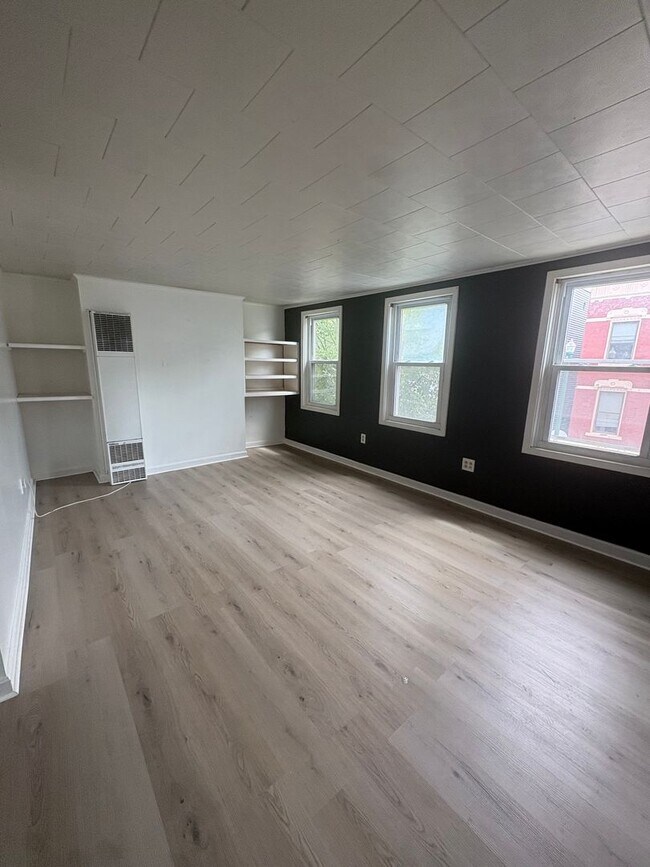 Building Photo - 499 2nd St