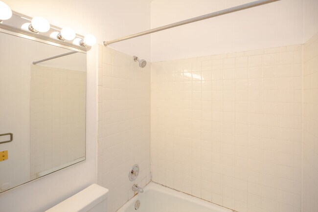 Building Photo - 1257 W Belden Ave