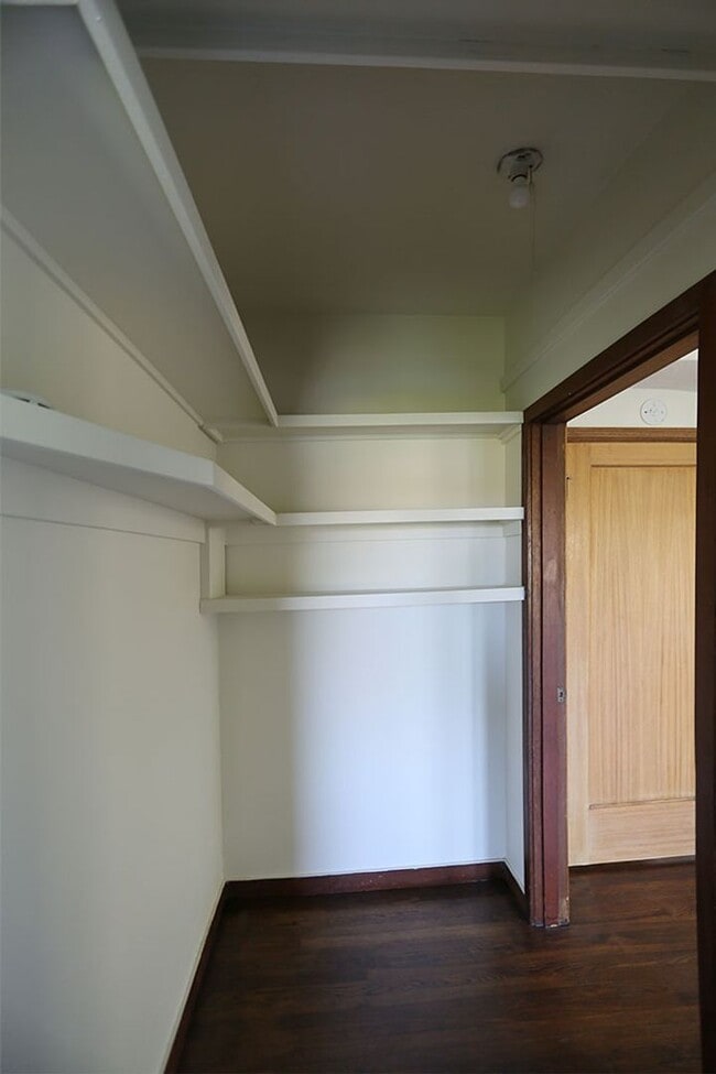 Building Photo - Elegant 1BR/1BA in Oakland's Cleveland Hei...