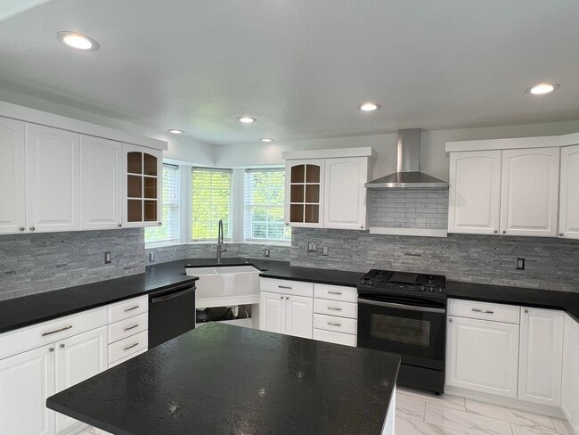 Building Photo - 4702 S Palouse Ct