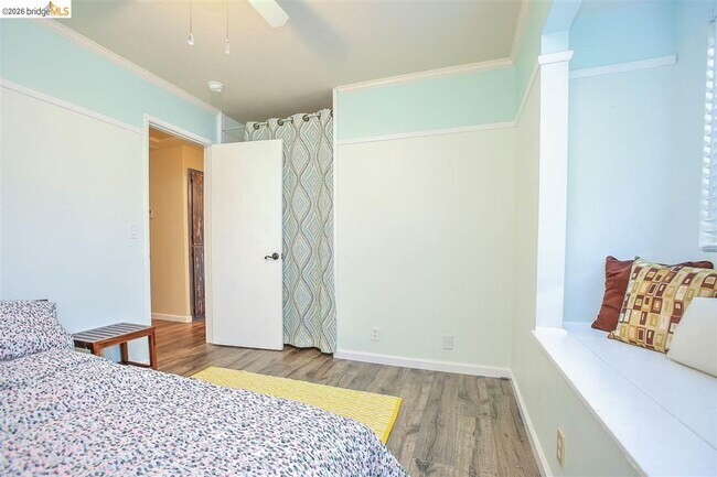 Building Photo - 5545 Drakes Ct