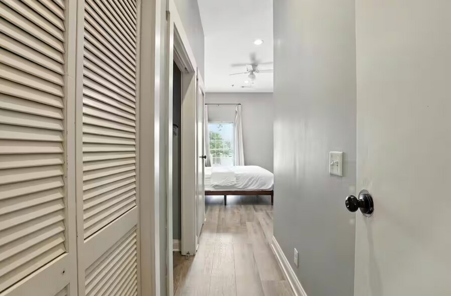 Building Photo - 492 N Thomas St