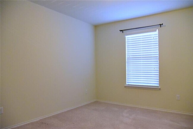 Building Photo - 16008 Hawthorne Heights Trail