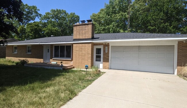 Primary Photo - 3555 Chippewa Dr
