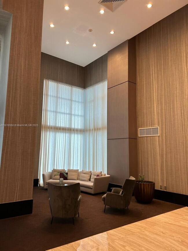 Building Photo - 950 Brickell Bay Dr
