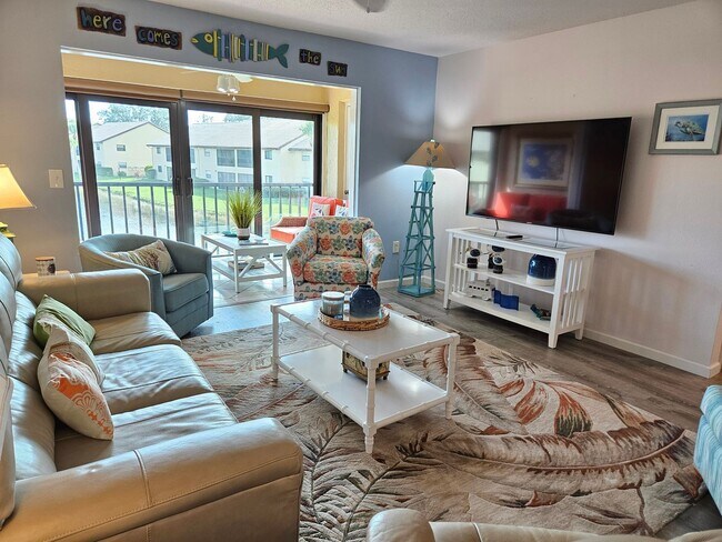 Building Photo - Seasonal Short-Term 2 Bedroom 2 Bathroom Second Floor Condo in Mission Lakes!