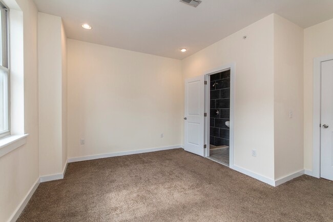 Building Photo - 1614 N Sydenham St