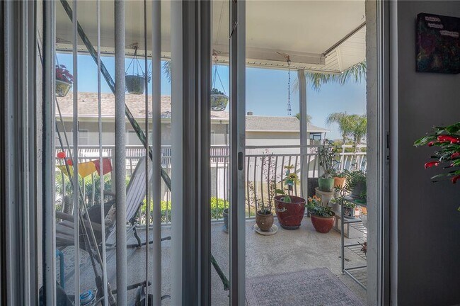 Building Photo - 8812 Bay Pointe Dr